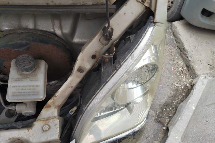 Used Wuling Rongguang 2011 1.2L Base Version Engine Bay Left