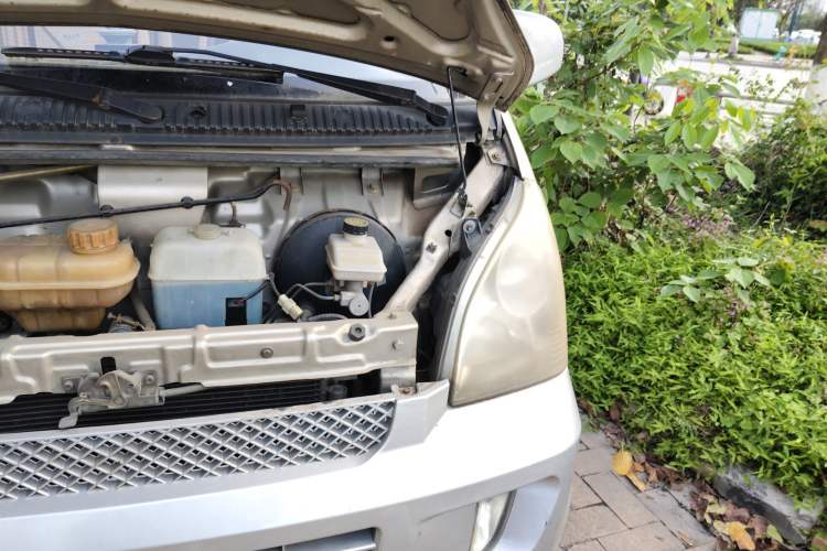 Used Wuling Rongguang 2011 1.2L Standard Version Engine Bay Left