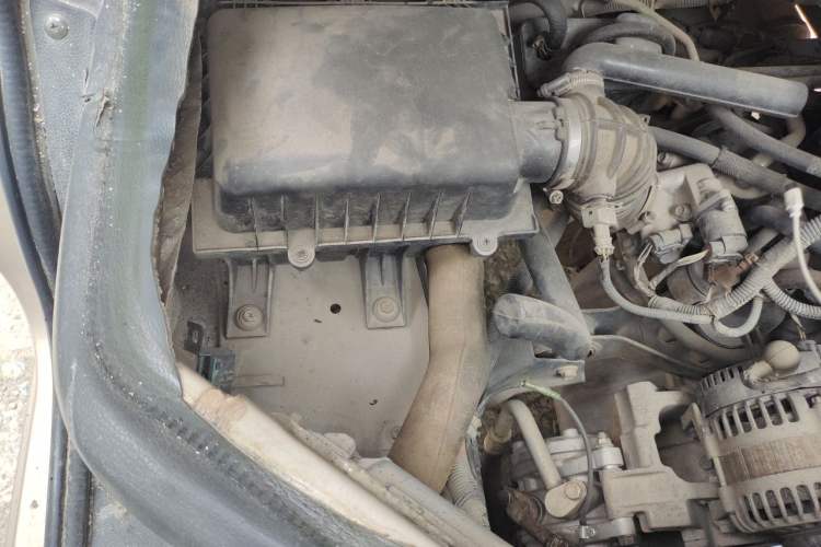 Used Wuling Rongguang 2011 1.2L Base Version Engine Bay Right
