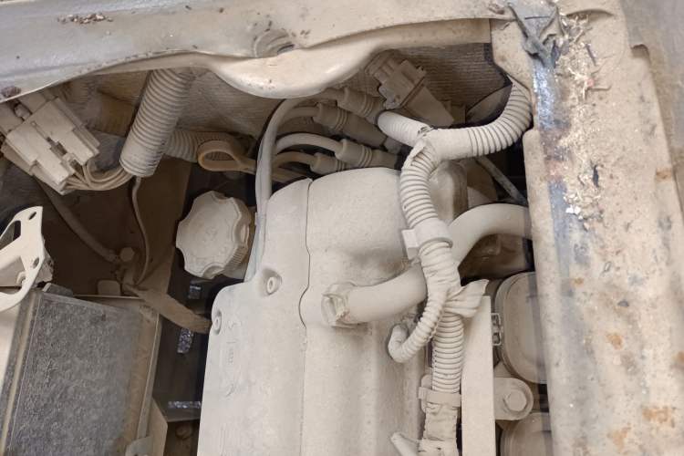 Used Wuling Rongguang 2011 1.2L Base Version Engine Bay Right