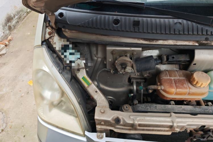 Used Wuling Rongguang 2011 1.2L Standard Version Engine Bay Right
