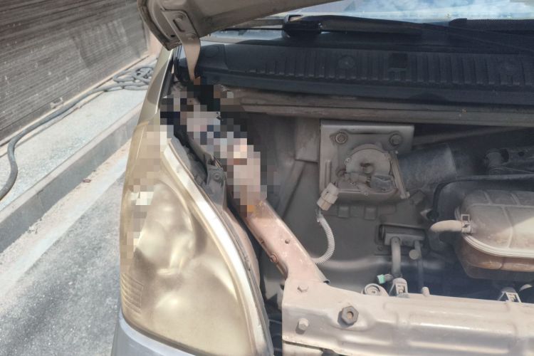 Used Wuling Rongguang 2011 1.5L Base Version Engine Bay Right