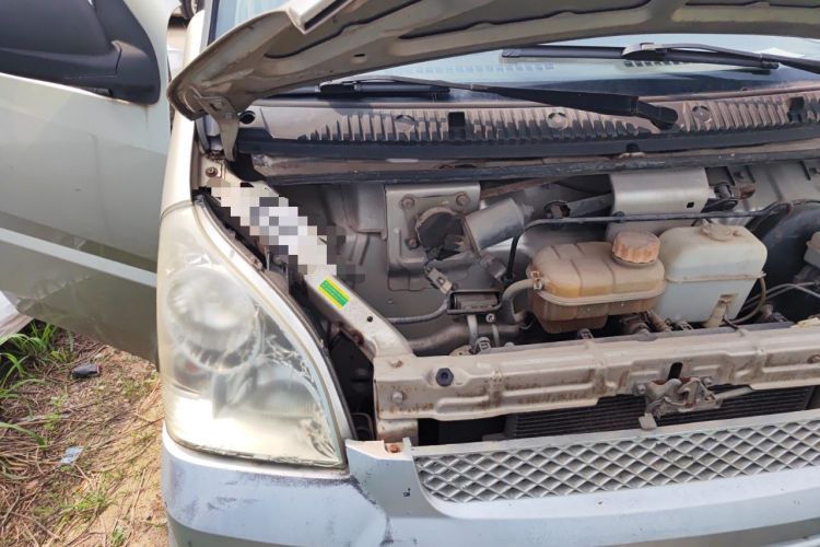 Used Wuling Rongguang 2011 1.2L Base Version Engine Bay Right