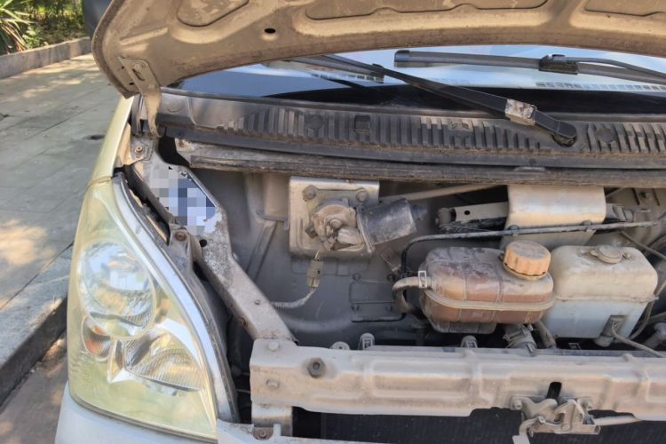 Used Wuling Rongguang 2011 1.2L Base Version Engine Bay Right