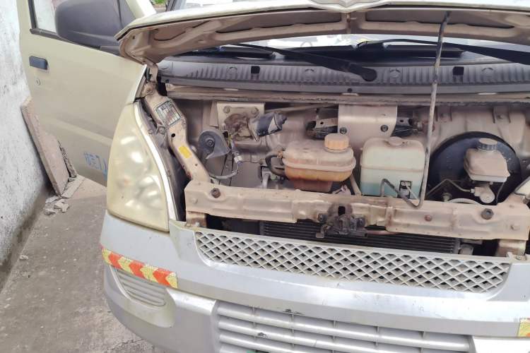 Used Wuling Rongguang 2011 1.2L Base Version Engine Bay Right