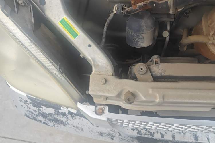 Used Wuling Rongguang 2011 1.2L Standard Version Engine Bay Right