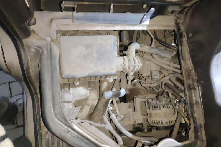 Used Wuling Rongguang 2011 1.2L Base Version Engine Bay Right