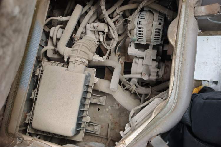 Used Wuling Rongguang 2011 1.2L Base Version Engine Bay Right
