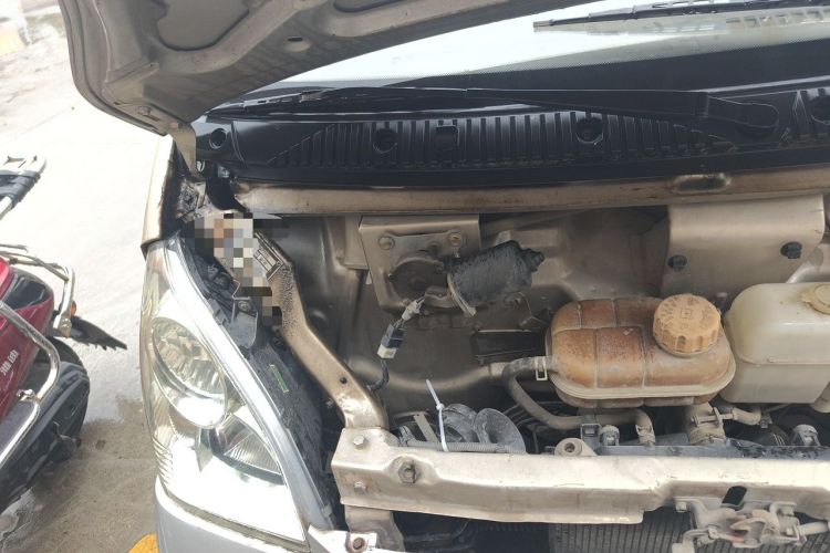 Used Wuling Rongguang 2011 1.2L Base Version Engine Bay Right