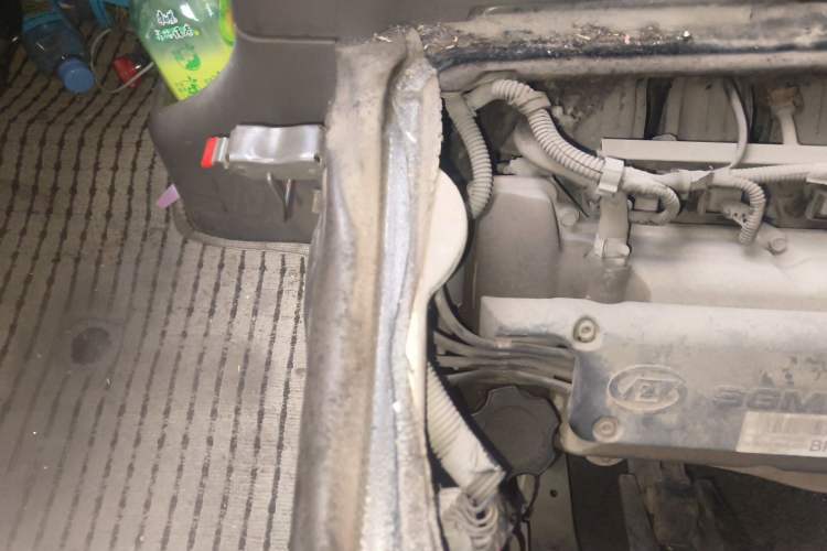 Used Wuling Rongguang 2011 1.2L Comfort Model Engine Bay Right