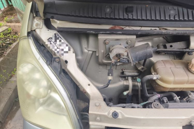 Used Wuling Rongguang 2011 1.2L Base Version Engine Bay Right