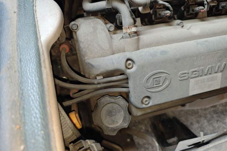 Used Wuling Rongguang 2011 1.2L Base Version Engine Bay Right