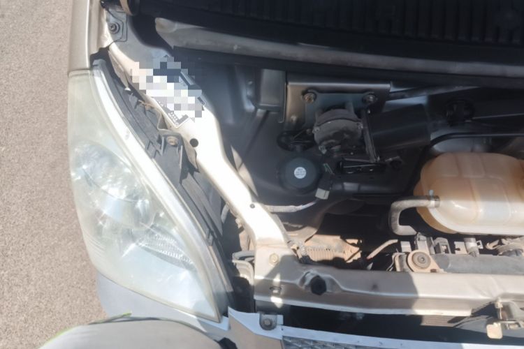 Used Wuling Rongguang 2011 1.2L Base Version Engine Bay Right