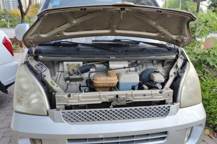 Used Wuling Rongguang 2011 1.2L Standard Version Engine Bay