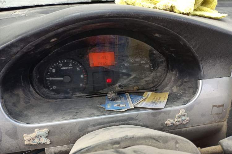 Used Wuling Rongguang 2011 1.2L Base Version Odometer Close Up