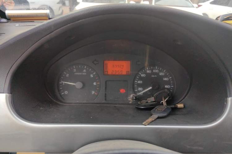 Used Wuling Rongguang 2011 1.2L Base Version Odometer Close Up