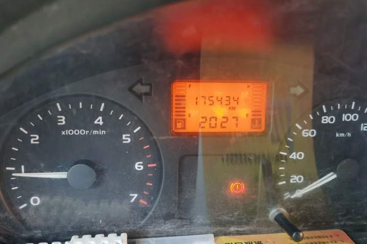 Used Wuling Rongguang 2011 1.2L Standard Version Odometer Close Up