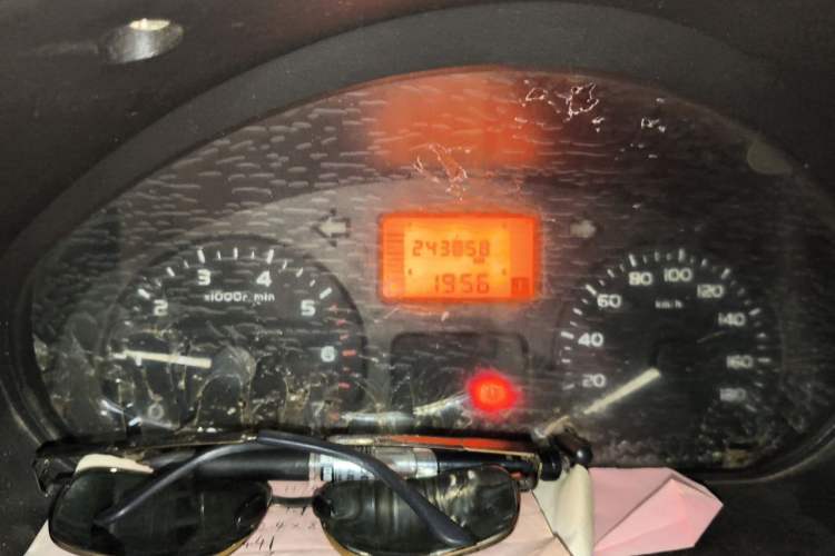 Used Wuling Rongguang 2011 1.2L Base Version Odometer Close Up