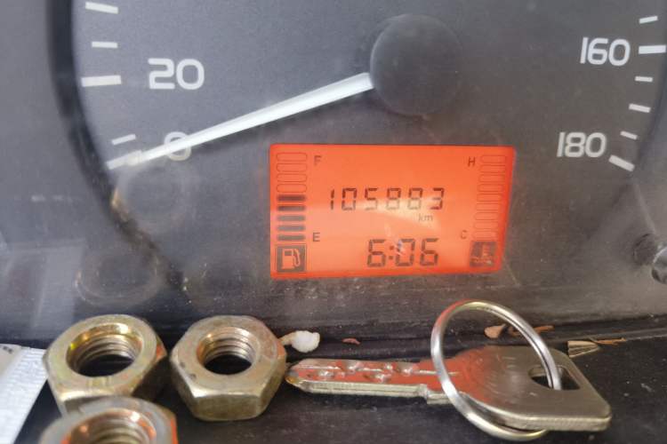 Used Wuling Rongguang 2011 1.2L Base Version Odometer Close Up