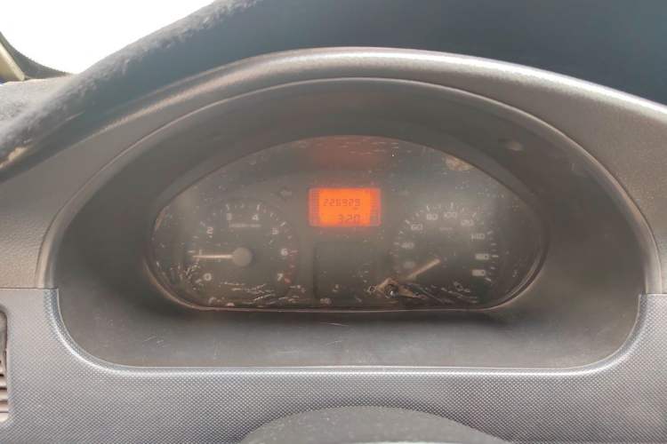 Used Wuling Rongguang 2011 1.2L Base Version Odometer Close Up