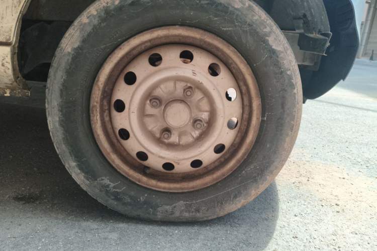 Used Wuling Rongguang 2011 1.5L Base Version Right Front Wheel Hub