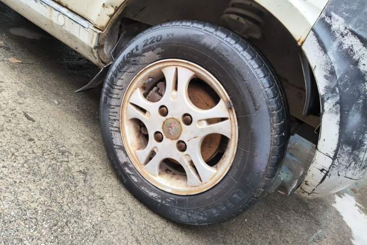 Used Wuling Rongguang 2011 1.2L Standard Version Right Front Wheel Hub