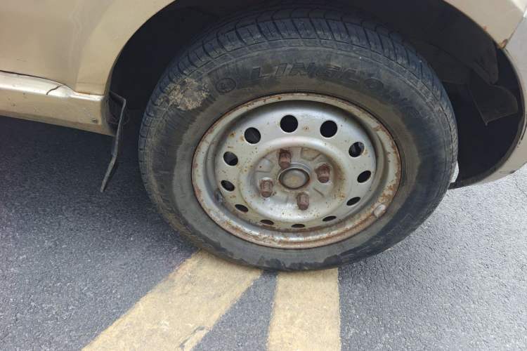Used Wuling Rongguang 2011 1.2L Base Version Right Front Wheel Hub