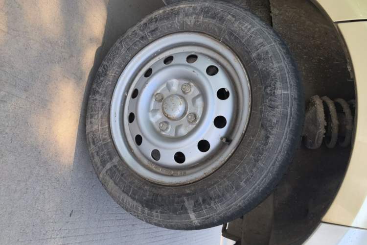 Used Wuling Rongguang 2011 1.2L Base Version Right Front Wheel Hub