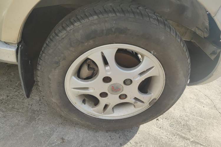 Used Wuling Rongguang 2011 1.2L Standard Version Right Front Wheel Hub