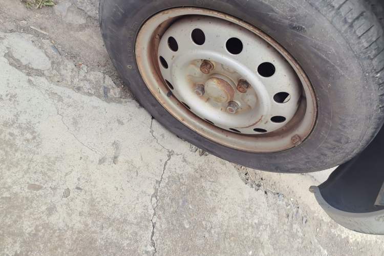 Used Wuling Rongguang 2011 1.2L Base Version Right Front Wheel Hub