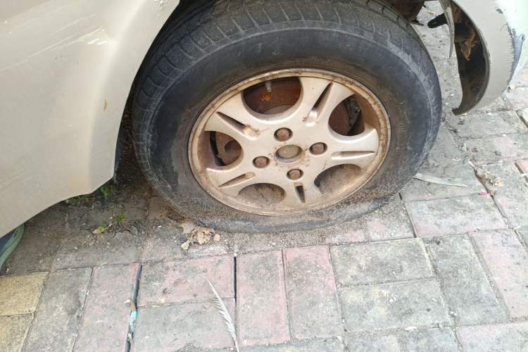 Used Wuling Rongguang 2011 1.2L Base Version Right Front Wheel Hub