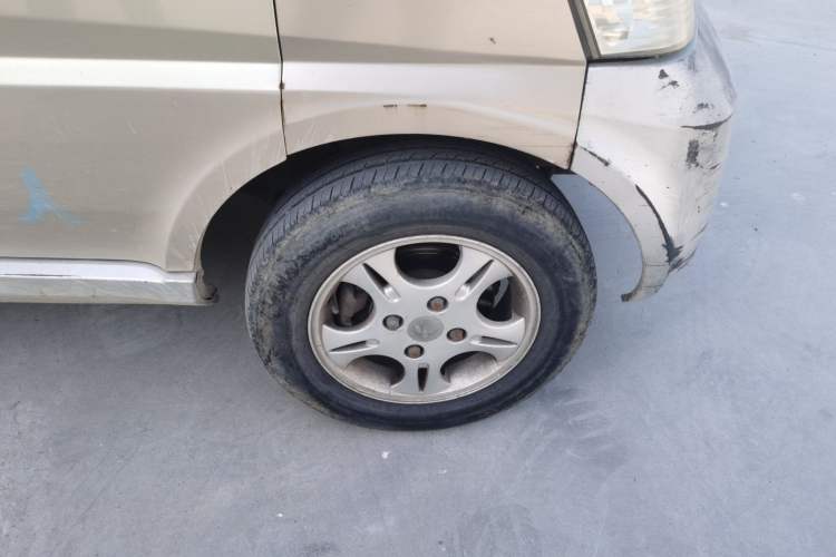 Used Wuling Rongguang 2011 1.2L Standard Version Right Front Wheel Hub