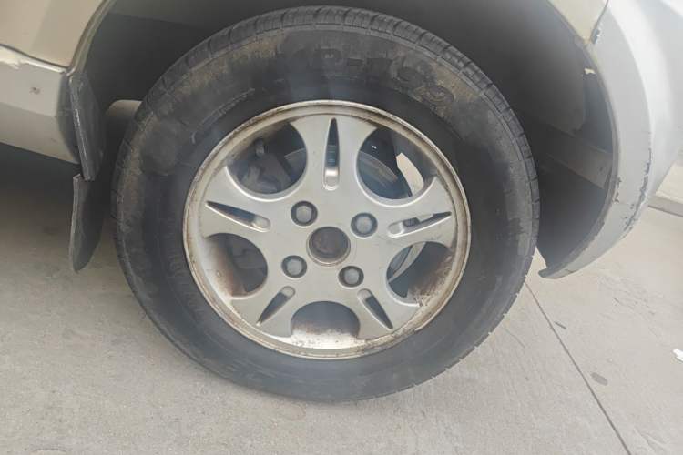 Used Wuling Rongguang 2011 1.2L Standard Version Right Front Wheel Hub