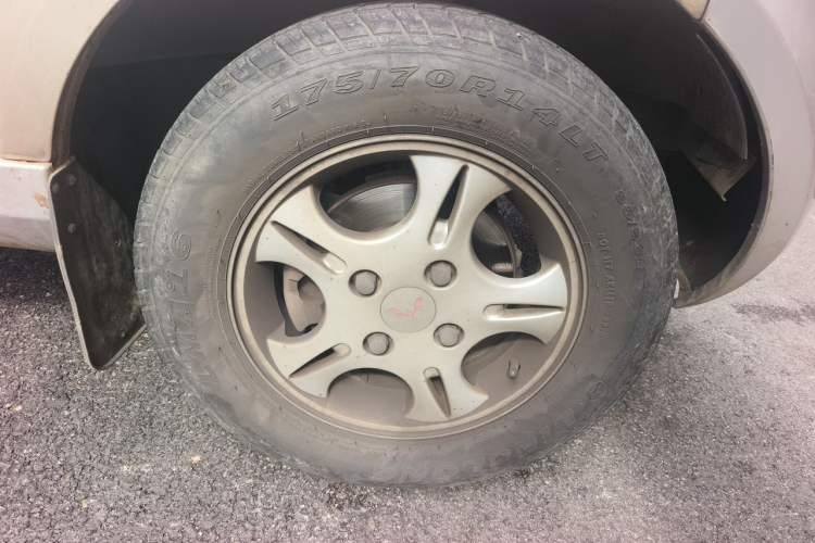 Used Wuling Rongguang 2011 1.2L Base Version Right Front Wheel Hub