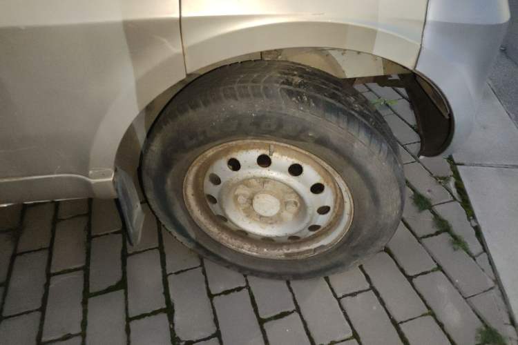 Used Wuling Rongguang 2011 1.2L Base Version Right Front Wheel Hub