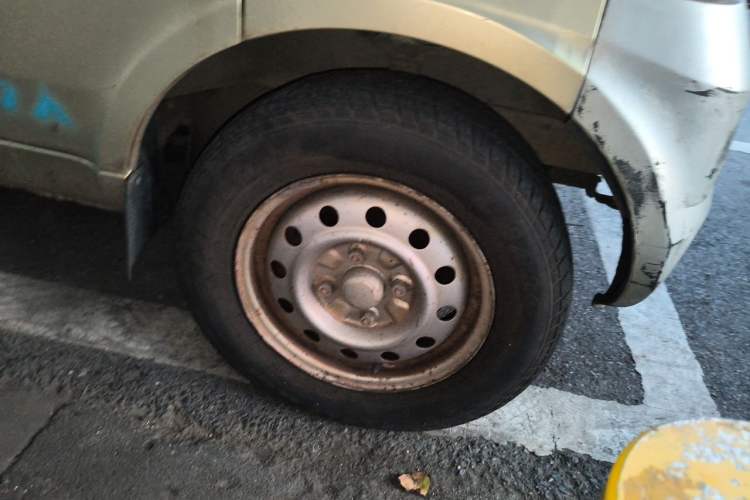 Used Wuling Rongguang 2011 1.2L Base Version Right Front Wheel Hub