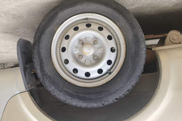 Used Wuling Rongguang 2011 1.2L Base Version Right Front Wheel Hub