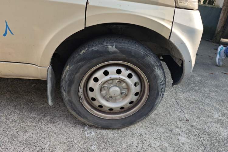 Used Wuling Rongguang 2011 1.2L Base Version Right Front Wheel Hub