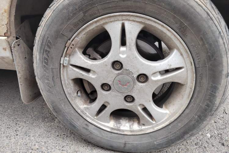 Used Wuling Rongguang 2011 1.2L Base Version Right Front Wheel Hub
