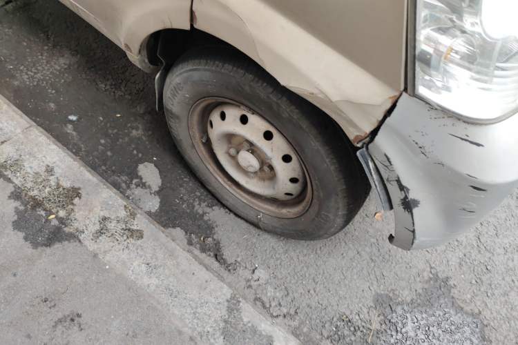 Used Wuling Rongguang 2011 1.2L Base Version Right Front Wheel Hub
