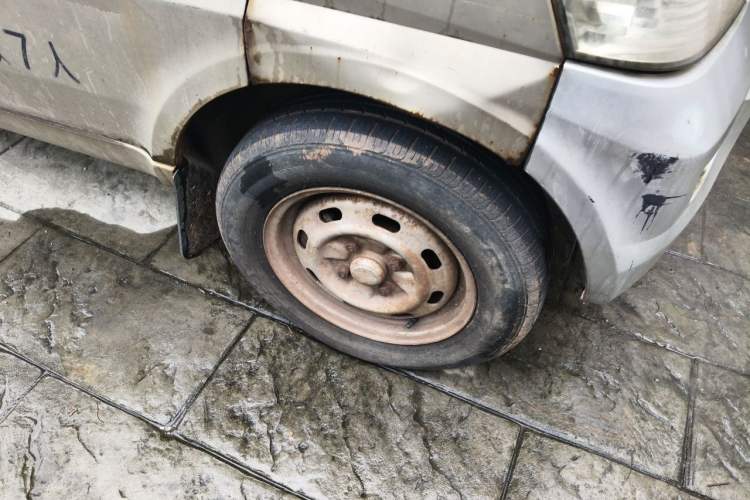 Used Wuling Rongguang 2011 1.2L Base Version Right Front Wheel Hub