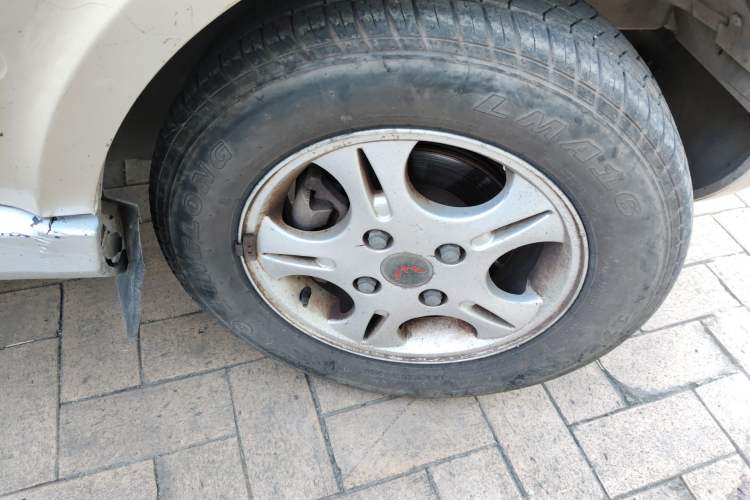 Used Wuling Rongguang 2011 1.2L Standard Version Right Front Wheel Hub