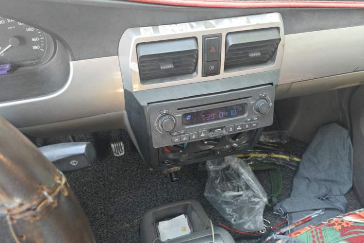 Used Wuling Rongguang 2011 1.2L Standard Version Audio And AC Panel