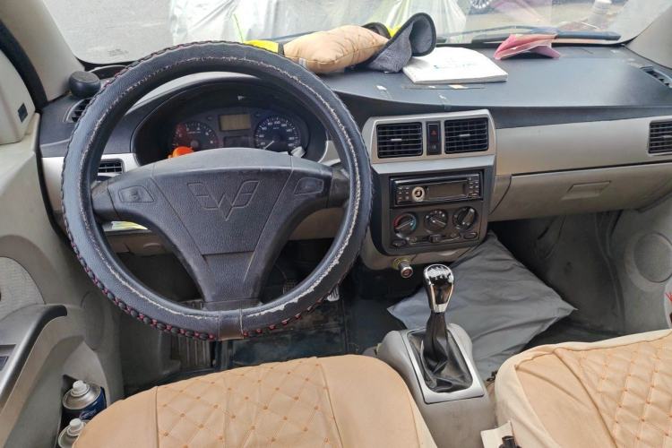 Used Wuling Rongguang 2011 1.2L Base Version Center Console