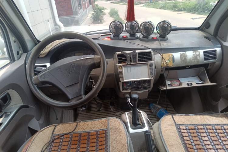 Used Wuling Rongguang 2011 1.2L Standard Version Center Console