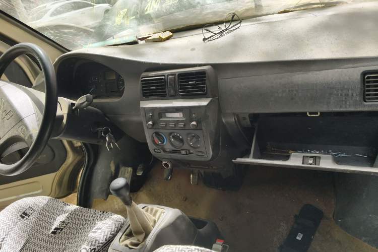 Used Wuling Rongguang 2011 1.2L Base Version Center Console