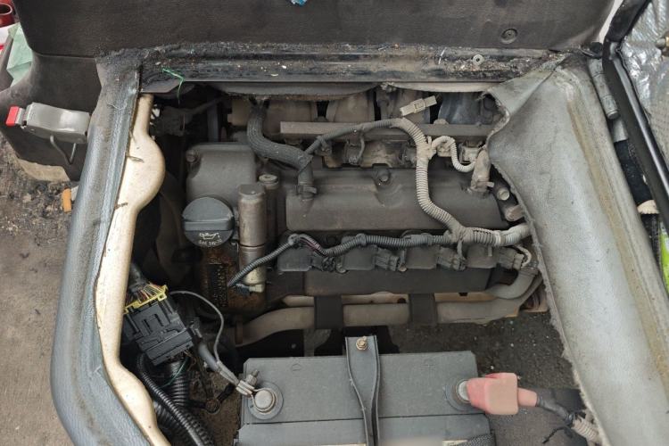 Used Wuling Rongguang 2011 1.2L Base Version Engine Bay