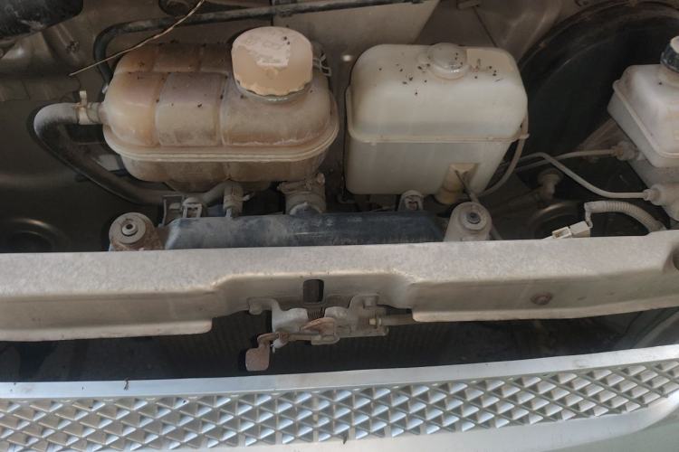 Used Wuling Rongguang 2011 1.2L Base Version Engine Bay