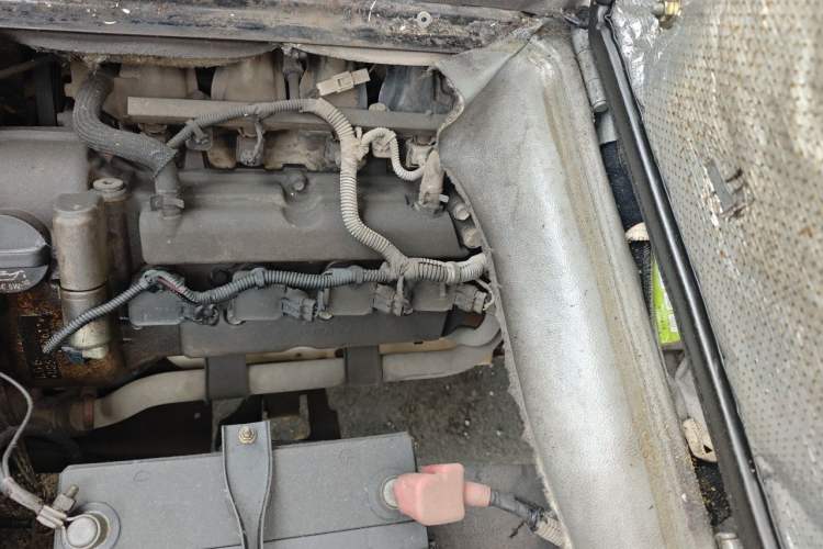 Used Wuling Rongguang 2011 1.2L Base Version Engine Bay Left