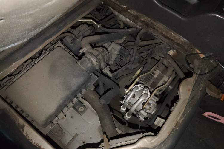 Used Wuling Rongguang 2011 1.2L Base Version Engine Bay Left